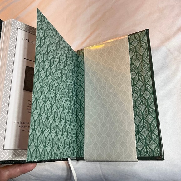 NWT The Nehemiah Code ~ It’s Never Too Late for a New Beginning ~ O.S. Hawkins - Picture 7 of 8